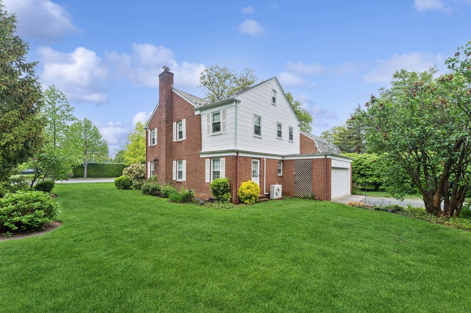 94 Stratford Avenue, Garden City, New York image 10