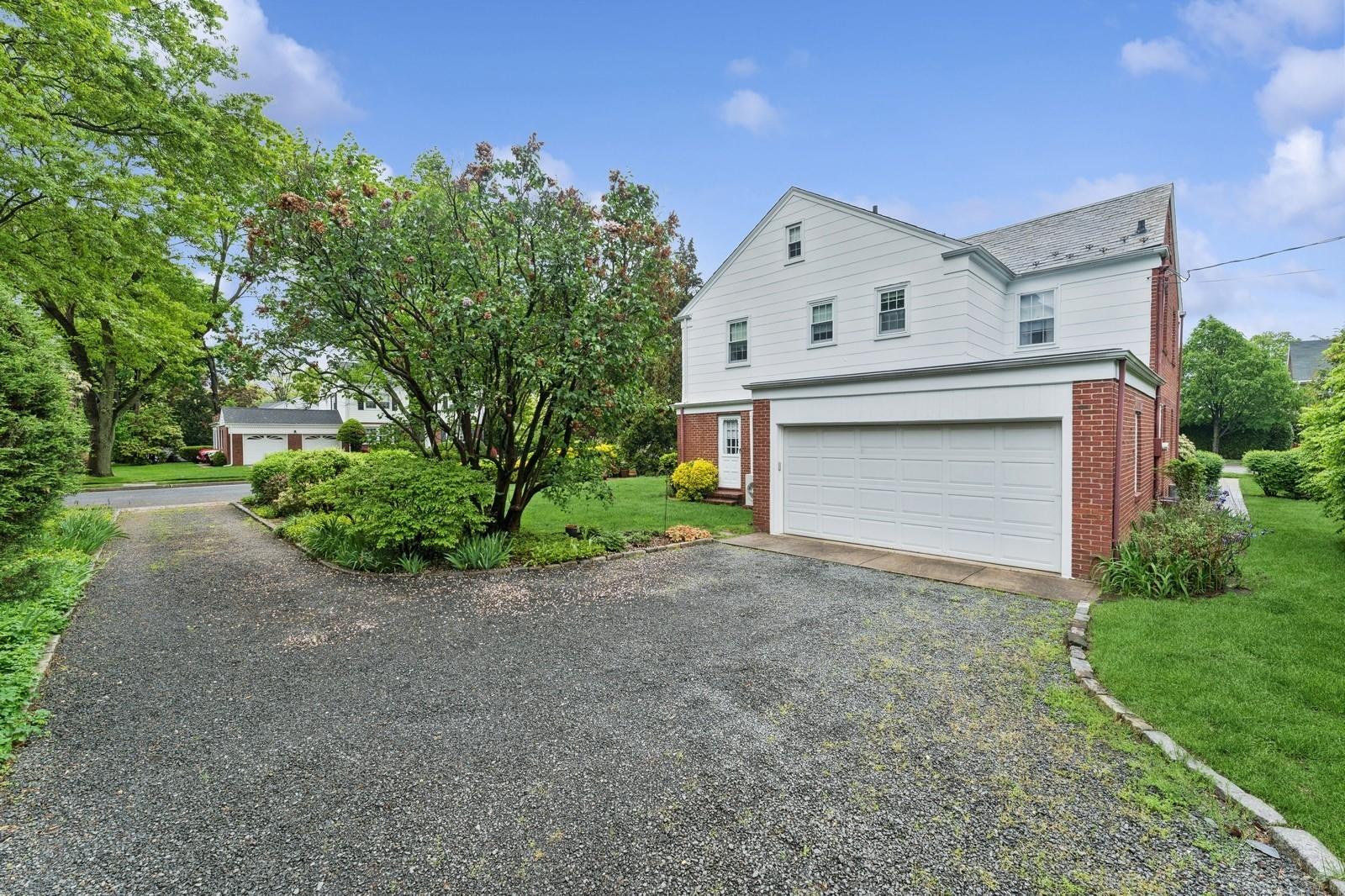 94 Stratford Avenue, Garden City, New York image 7