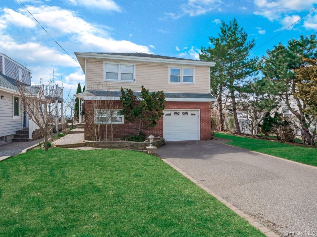 Photo of 73 E Beach Promenade, Lindenhurst, NY 11757 (MLS # 981960)