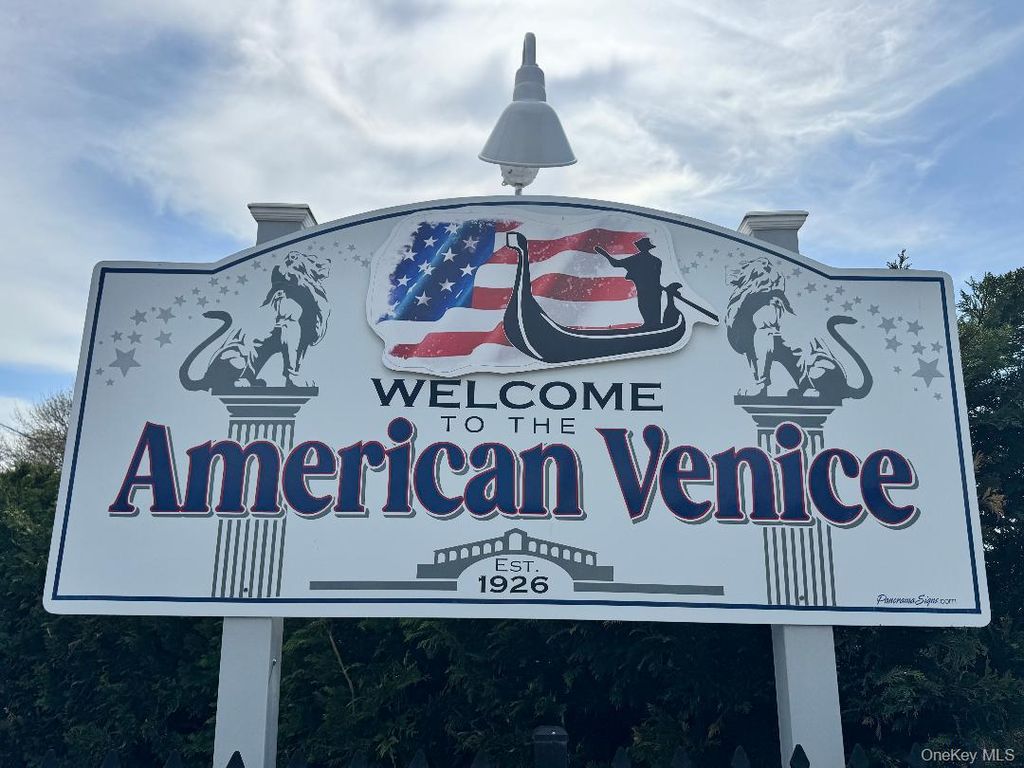 Photo of 73 E Beach Promenade, Lindenhurst, NY 11757 (MLS # 981960)