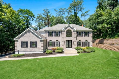 Homes For Sale - 41 Cove Road<br/> Huntington, NY 11743