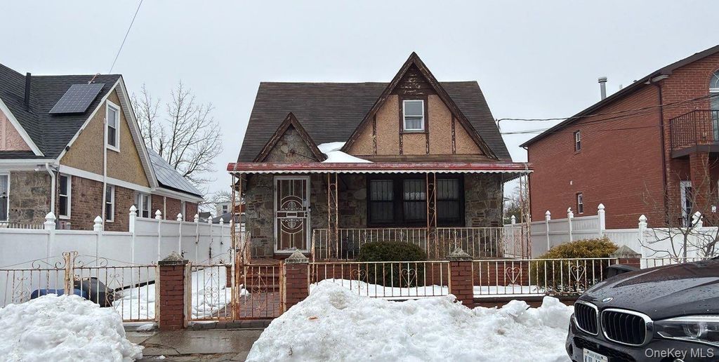 Photo of 135-15 220th Place, Laurelton, NY 11413 (MLS # 964955)