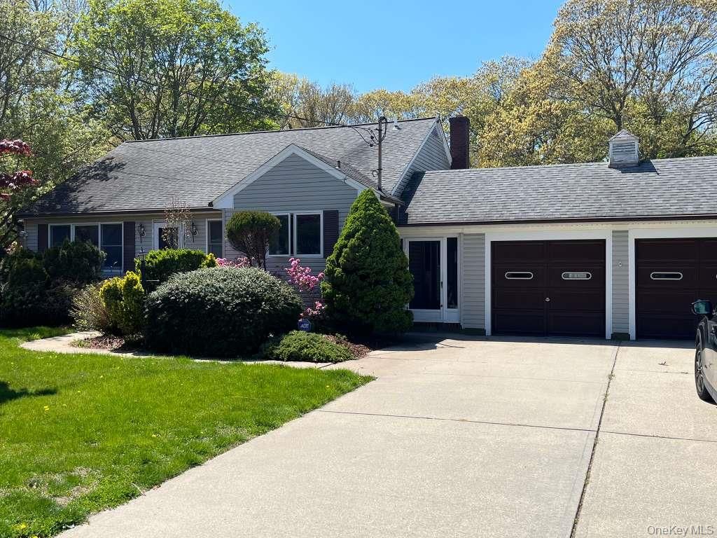 Photo of 370 Washington Avenue, Patchogue, NY 11772 (MLS # 995762)