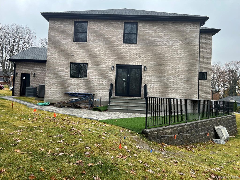 Photo of 19 Sunlight Hill, Yonkers, NY 10704 (MLS # 939028)