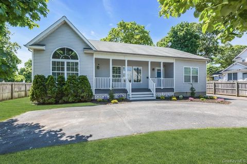 Homes For Sale - 2 Lincoln Avenue<br/> Islip Terrace, NY 11752