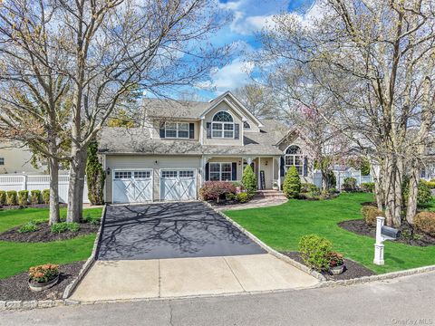 Photo of 9 Tuthill Creek Drive, Blue Point, NY 11772 (MLS # 988788)