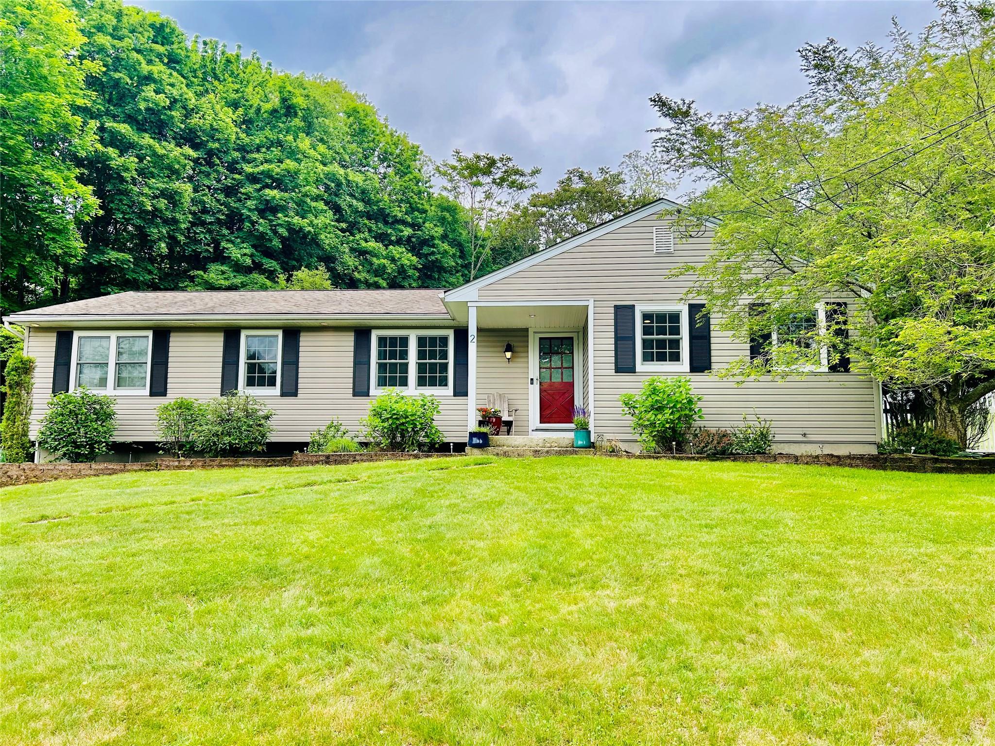 West Road, East Setauket, Hamptons, NY - 3 Bedrooms  
3 Bathrooms - 