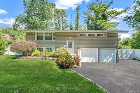 Photo of 27 Split Cedar Drive, Islandia, NY 11749 (MLS # 912173)