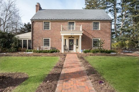 15 Meritoria Drive East Williston NY 11596