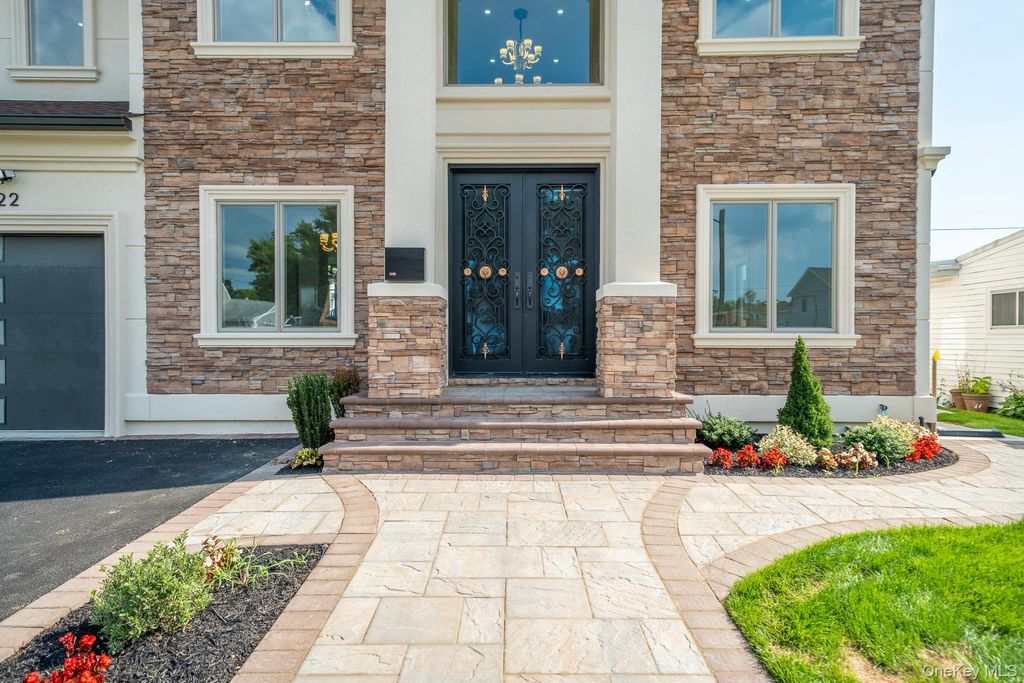 Photo of 22 Sleepy Lane, Hicksville, NY 11801 (MLS # 982523)