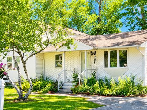 Photo of 255 Jayne Boulevard, Port Jefferson Station, NY 11776 (MLS # 999130)