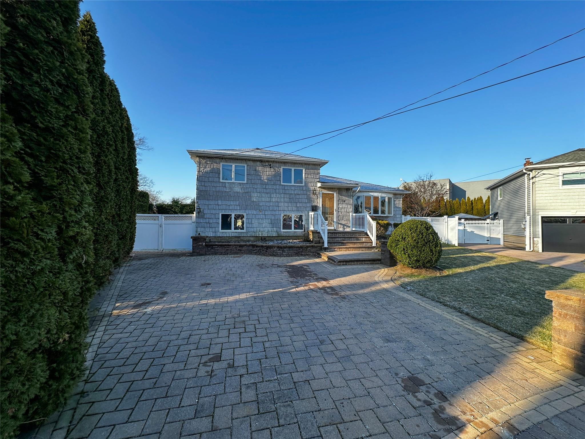 18 Jones Court, Massapequa Park, New York image 2