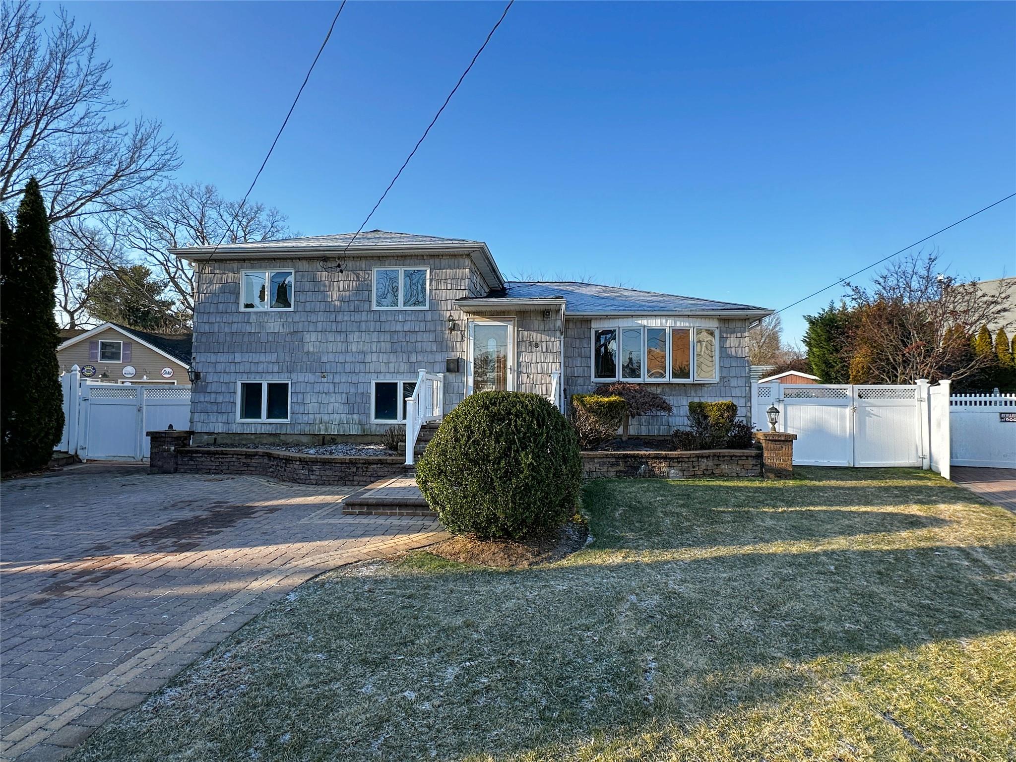 18 Jones Court, Massapequa Park, New York image 3