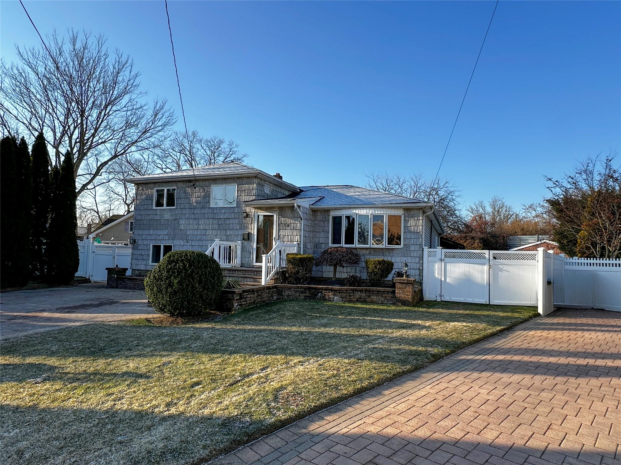 18 Jones Court, Massapequa Park, New York image 4