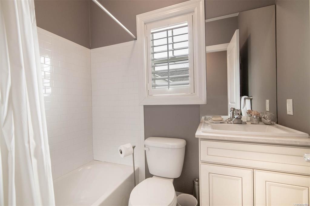 7 Hampton Court Drive, Eastport, New York image 28