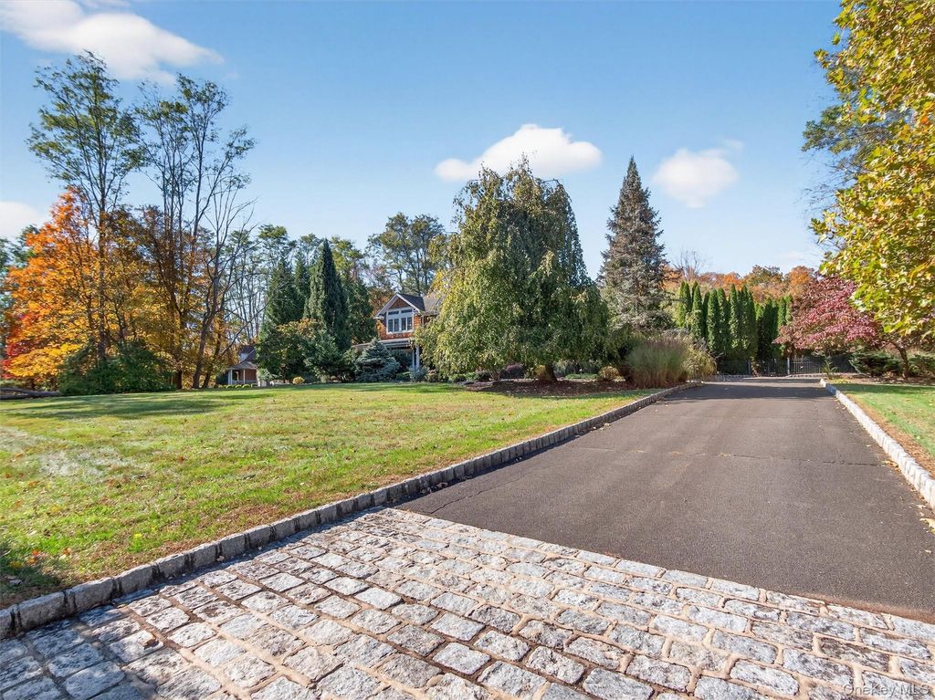 Photo of 3 Cutler Court, Suffern, NY 10901 (MLS # 965911)