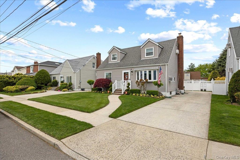 Photo of 113 6th Street, New Hyde Park, NY 11040 (MLS # 999059)