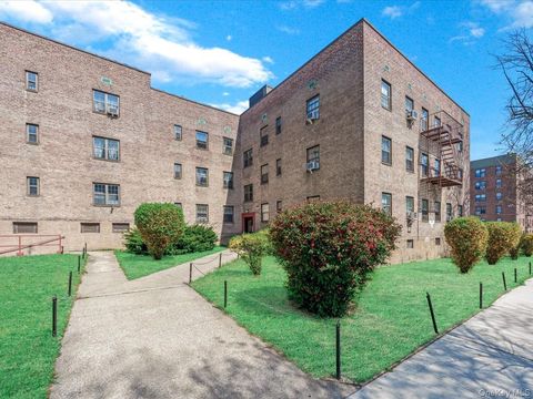 Photo of 147-11 79th Avenue #1N, Kew Garden Hills, NY 11367 (MLS # 920217)