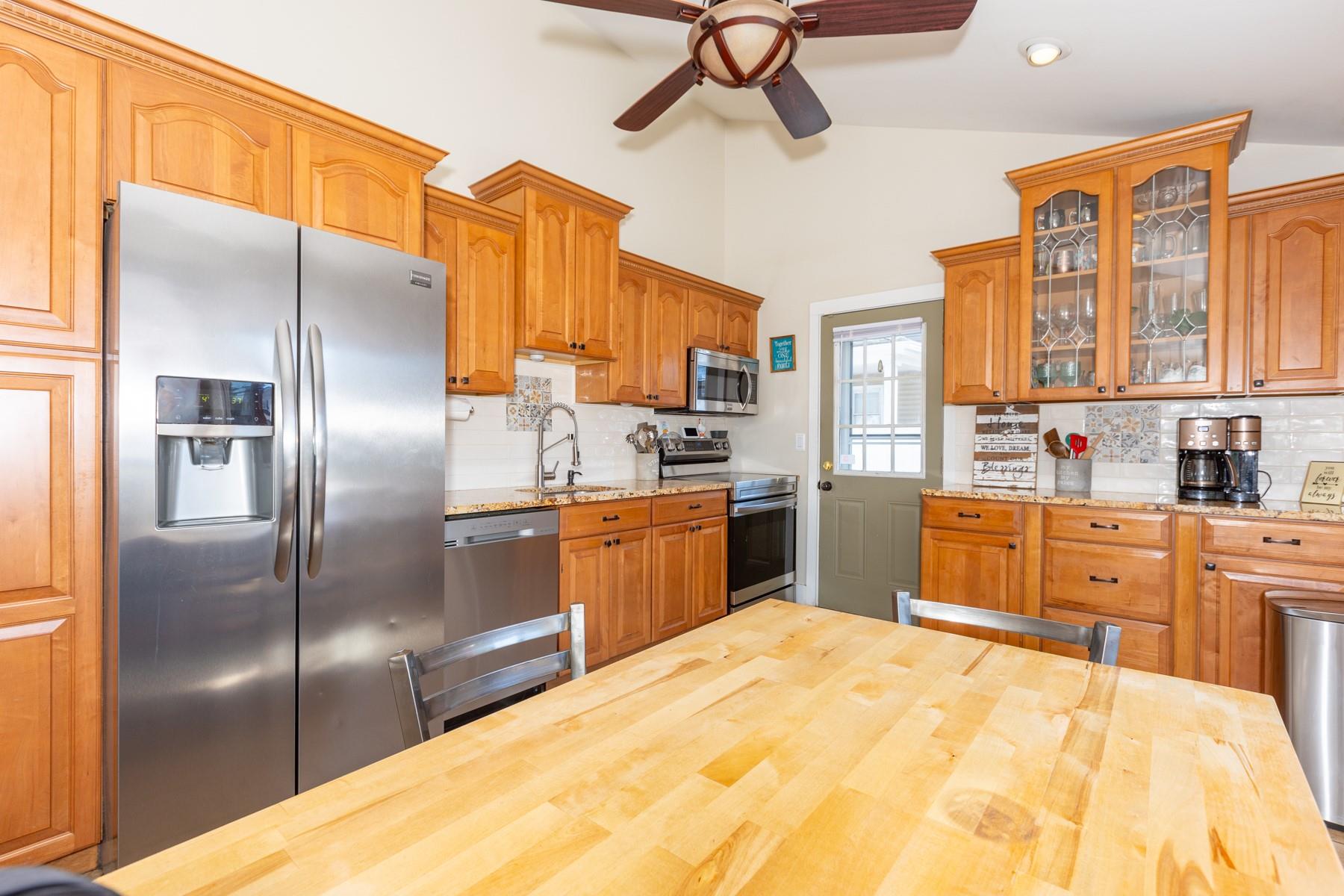 33 N Community Road, Bay Shore, New York image 12