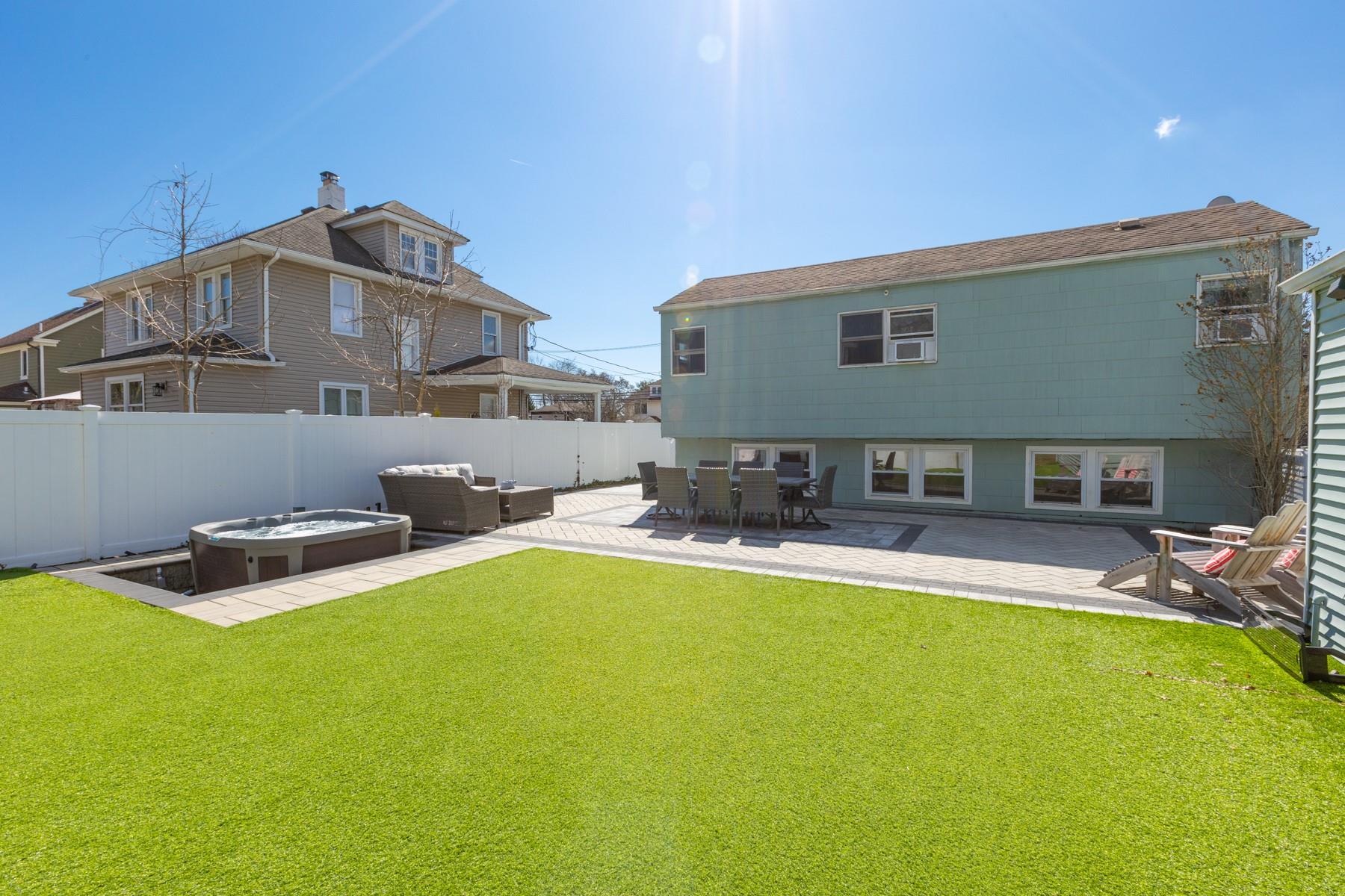 33 N Community Road, Bay Shore, New York image 22