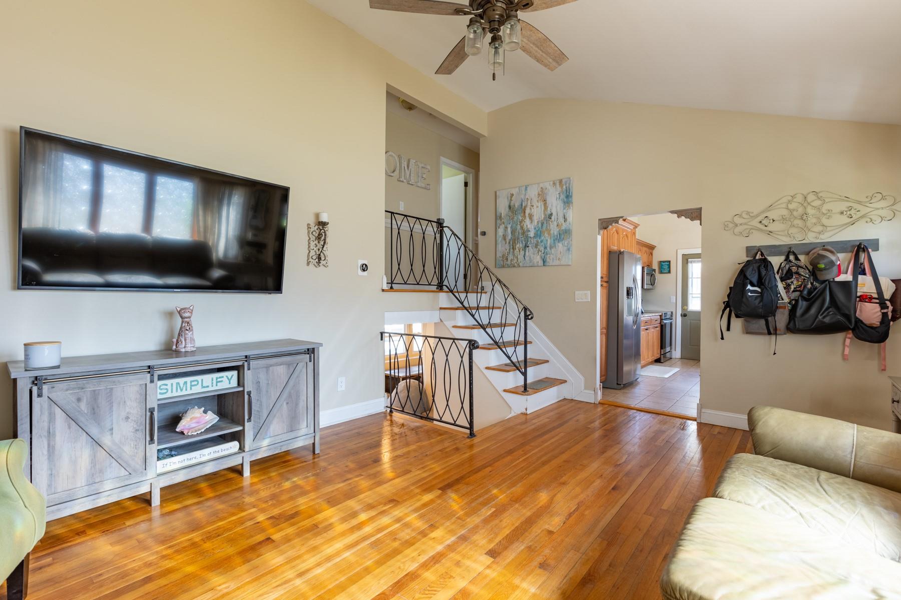 33 N Community Road, Bay Shore, New York image 13