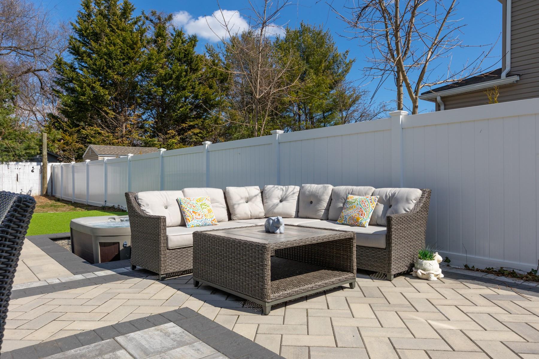 33 N Community Road, Bay Shore, New York image 21