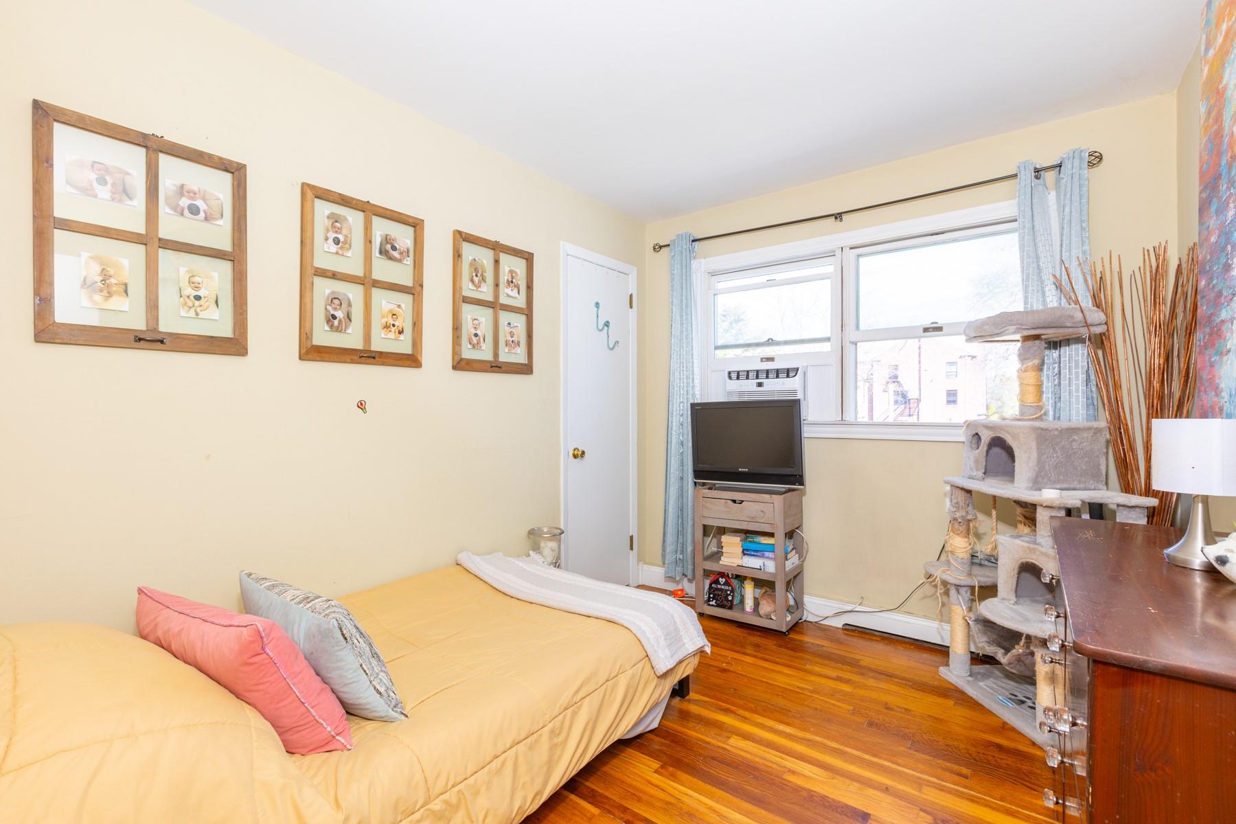 33 N Community Road, Bay Shore, New York image 23