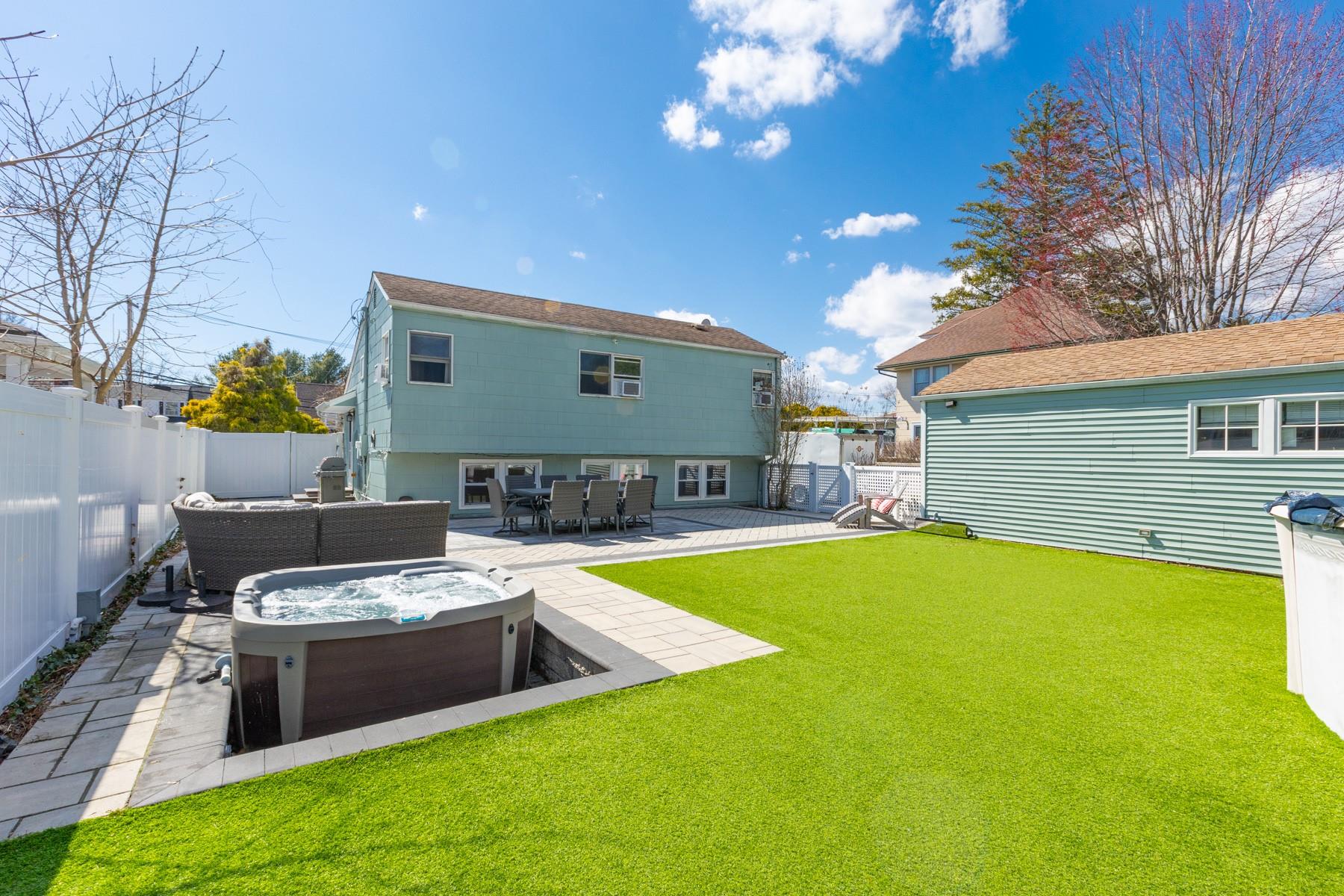 33 N Community Road, Bay Shore, New York image 27