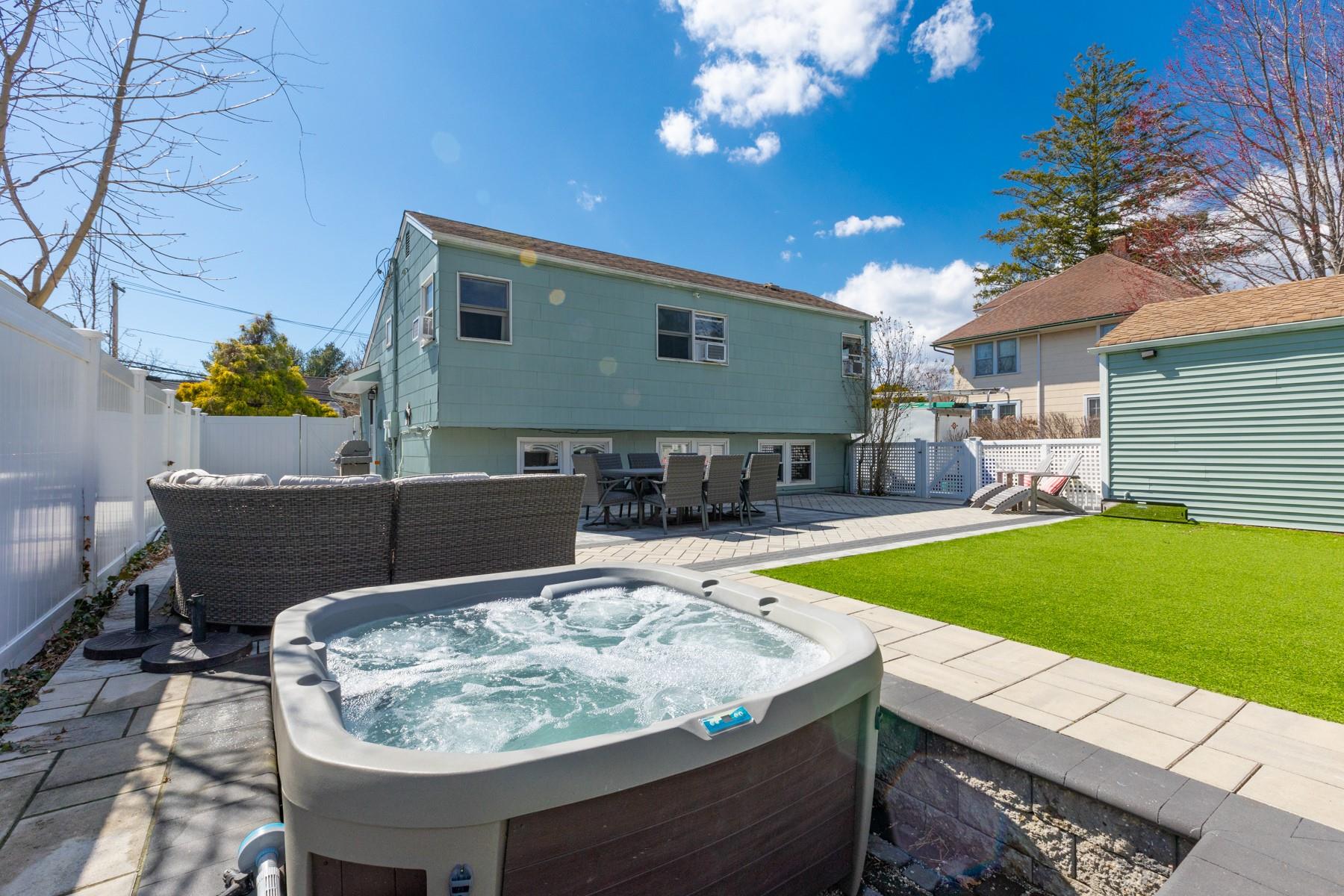 33 N Community Road, Bay Shore, New York image 9