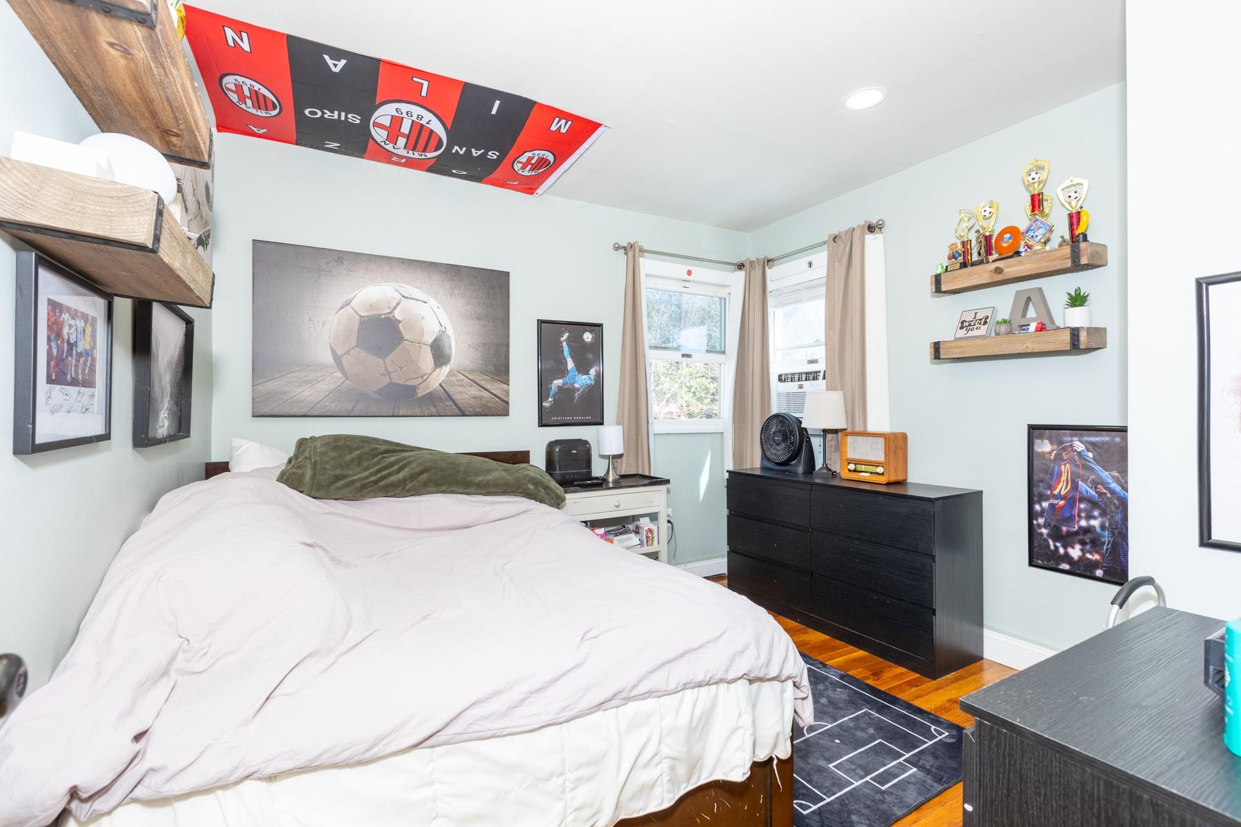 33 N Community Road, Bay Shore, New York image 10