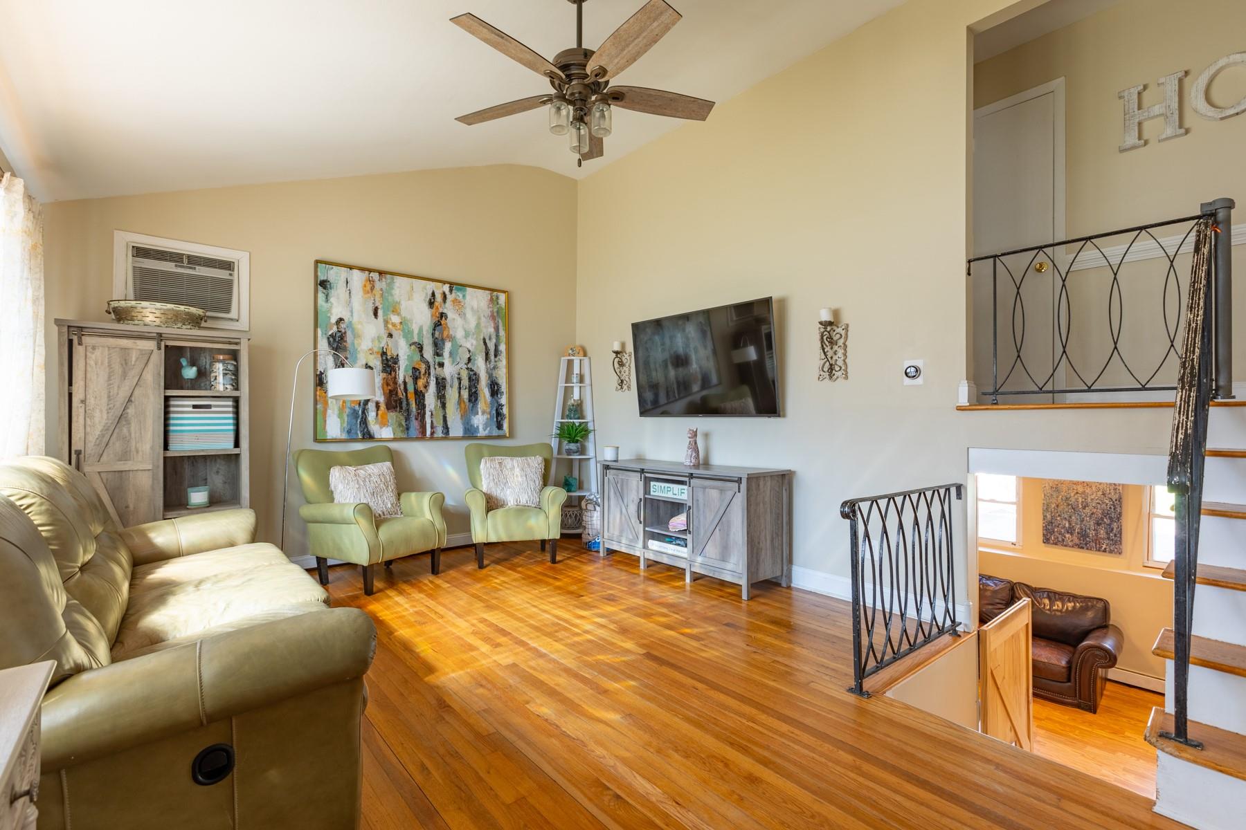 33 N Community Road, Bay Shore, New York image 4