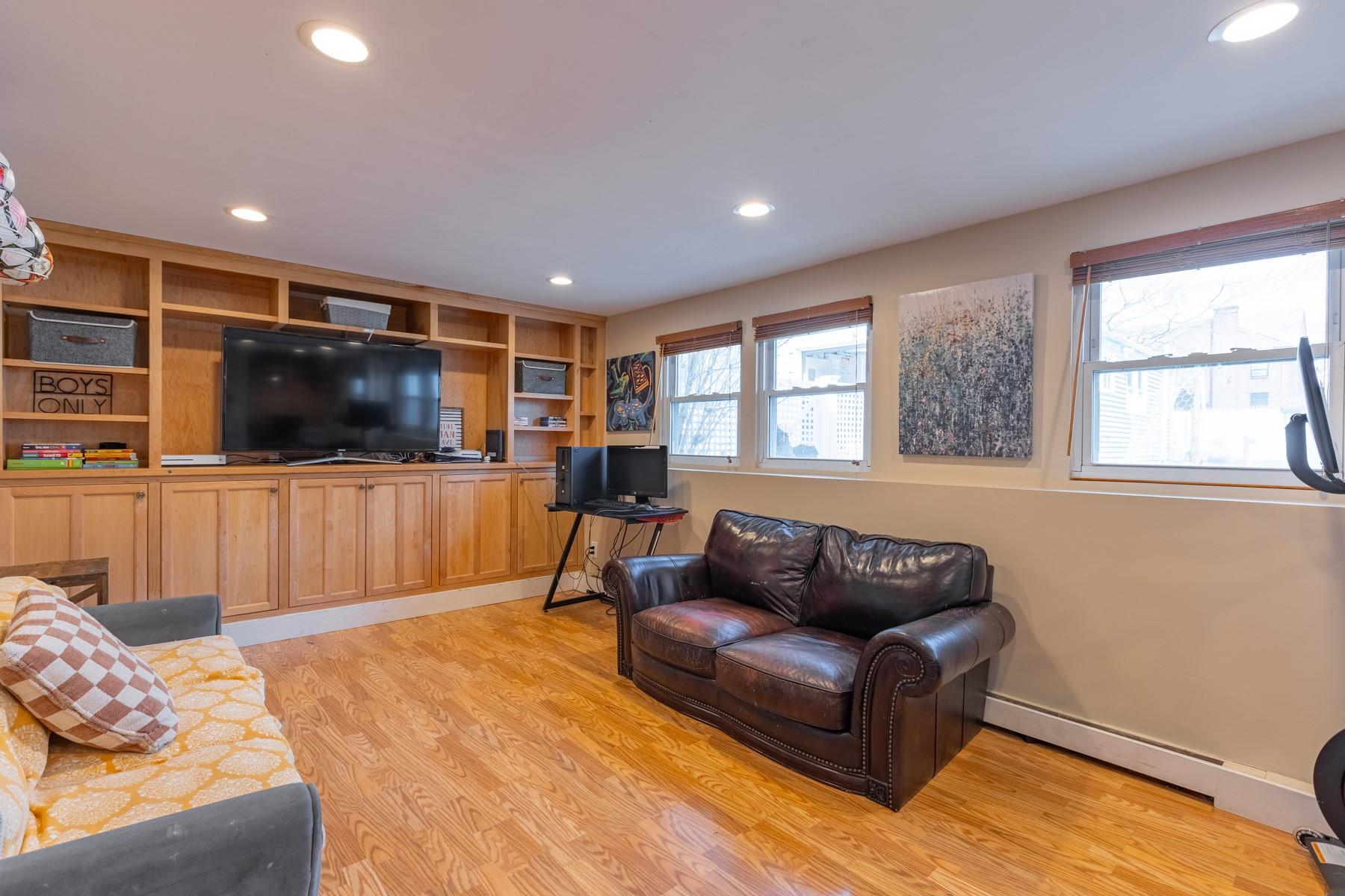 33 N Community Road, Bay Shore, New York image 14