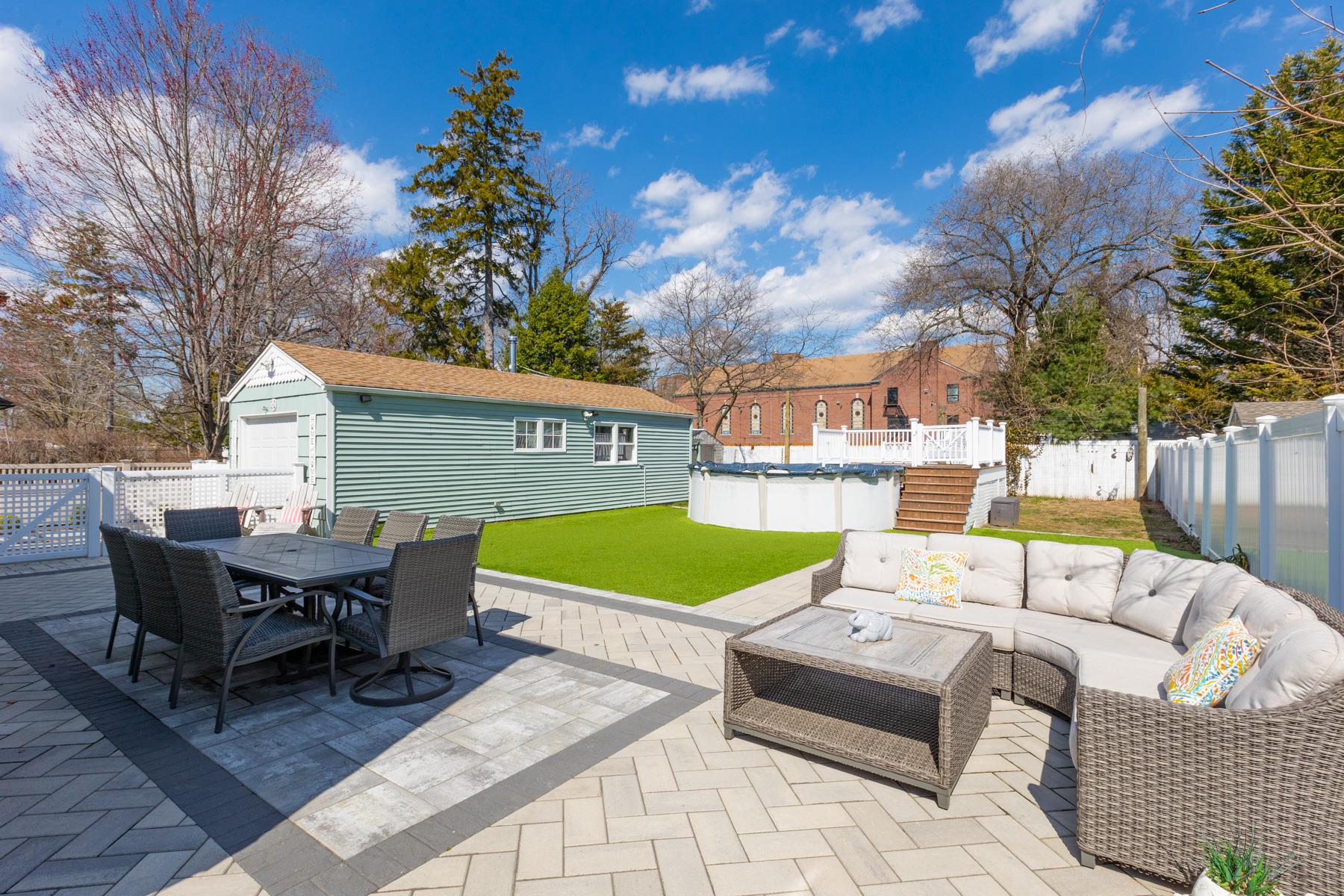 33 N Community Road, Bay Shore, New York image 8