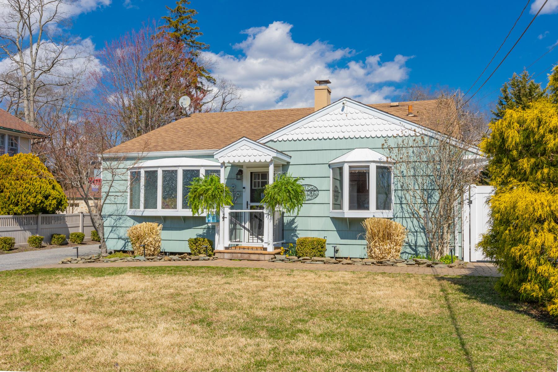 33 N Community Road, Bay Shore, New York image 5