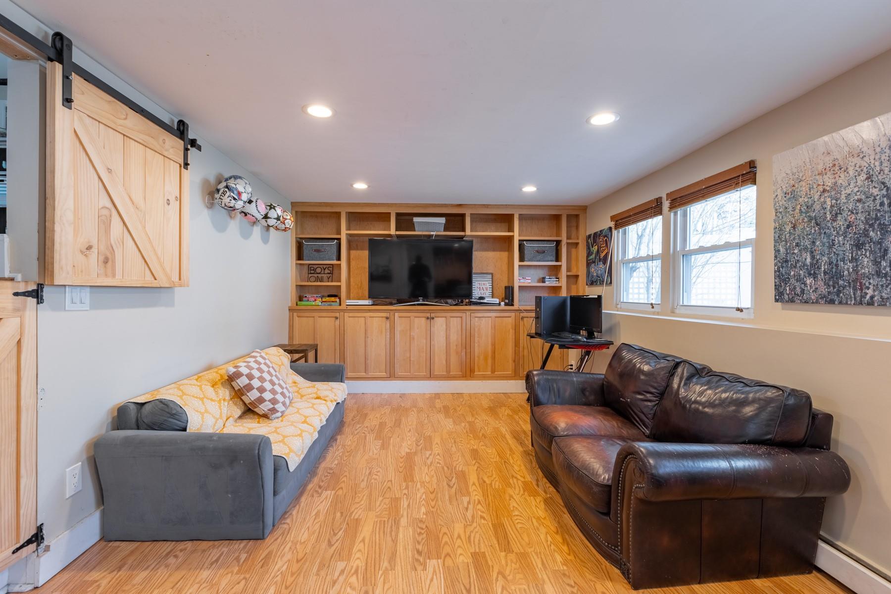 33 N Community Road, Bay Shore, New York image 16