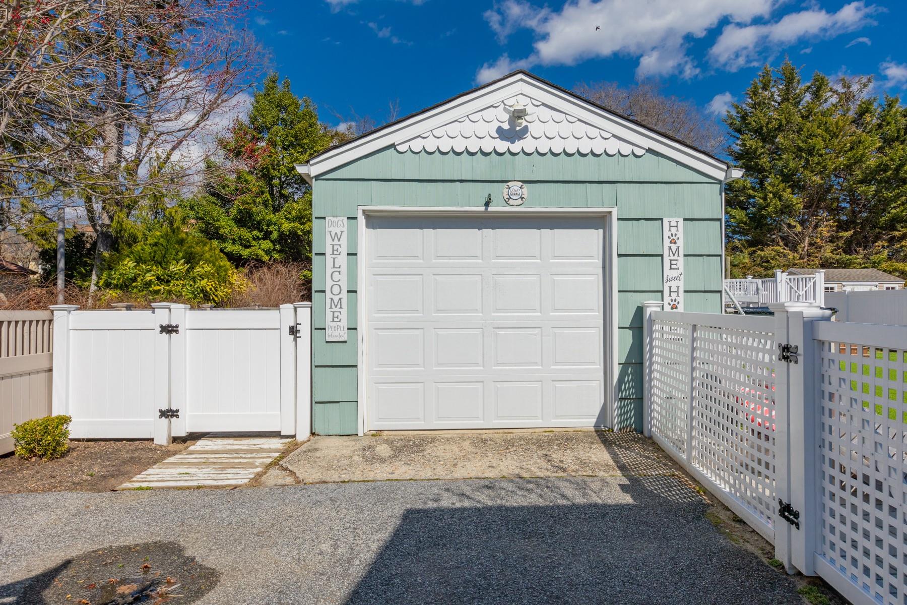 33 N Community Road, Bay Shore, New York image 2