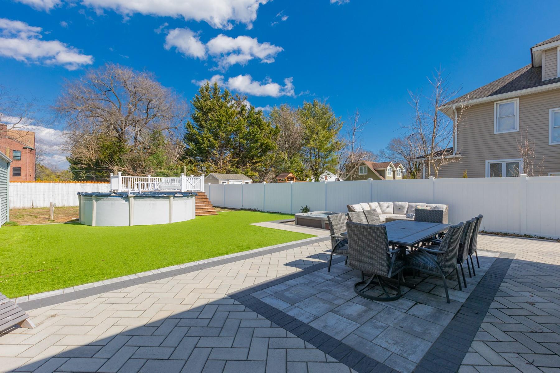 33 N Community Road, Bay Shore, New York image 7