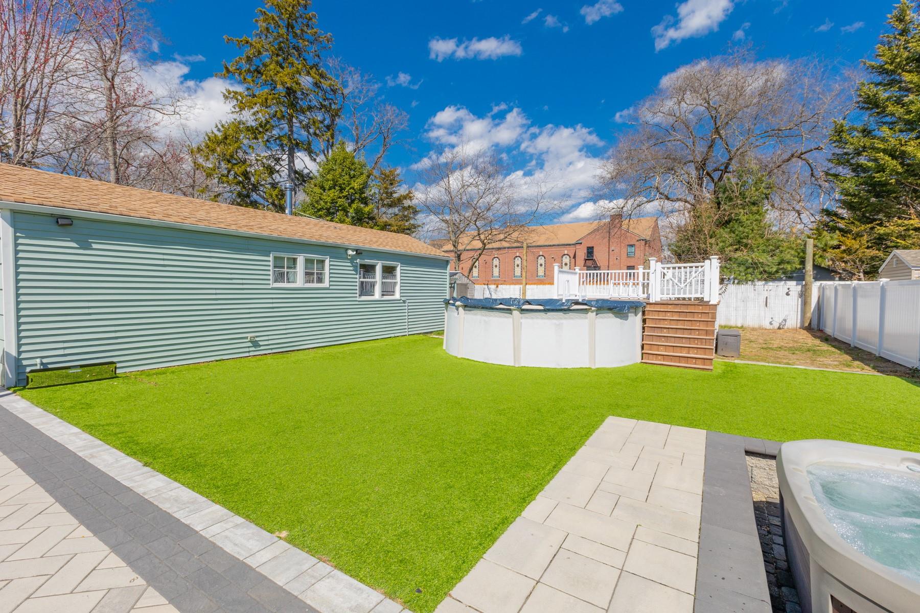 33 N Community Road, Bay Shore, New York image 28