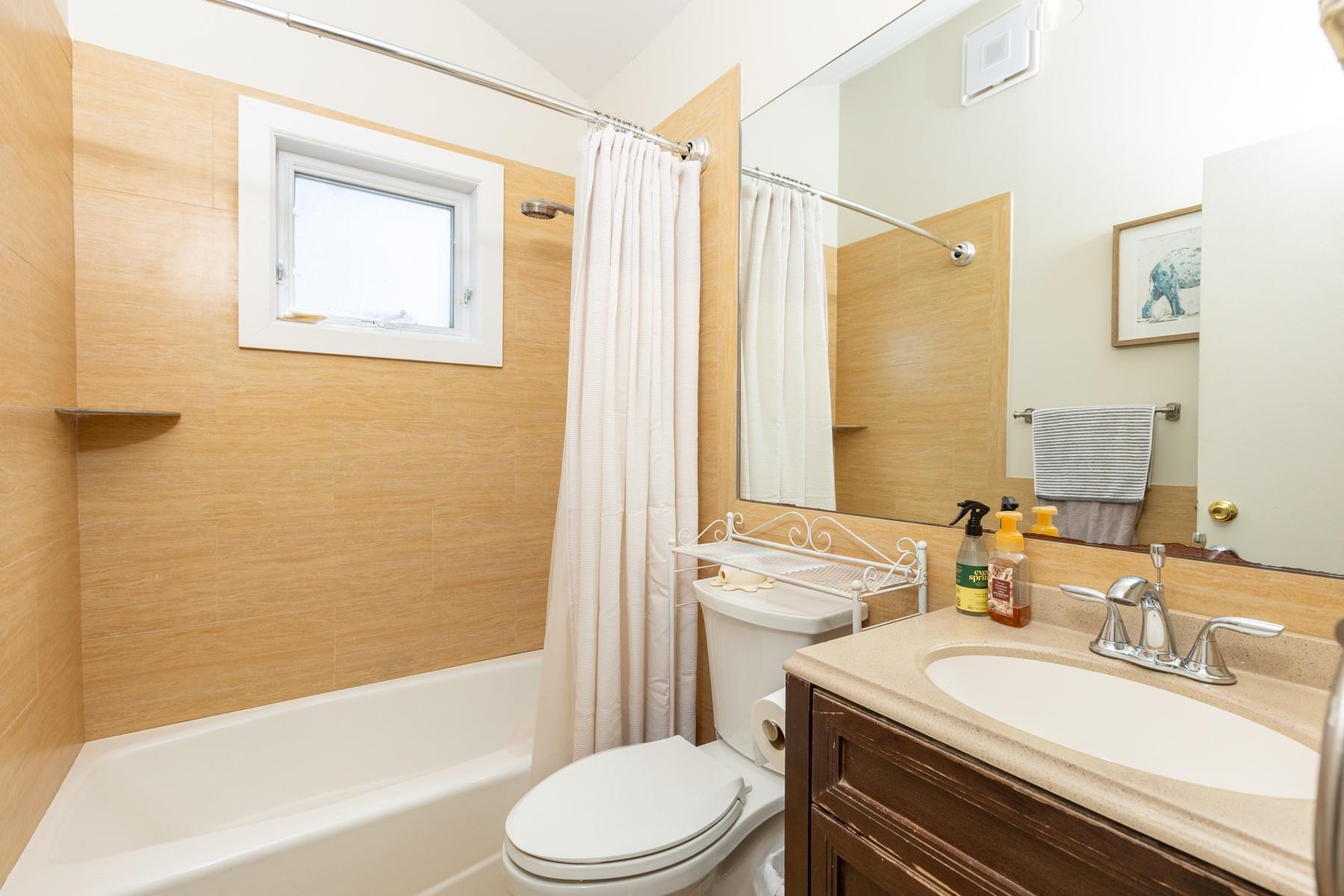 33 N Community Road, Bay Shore, New York image 11