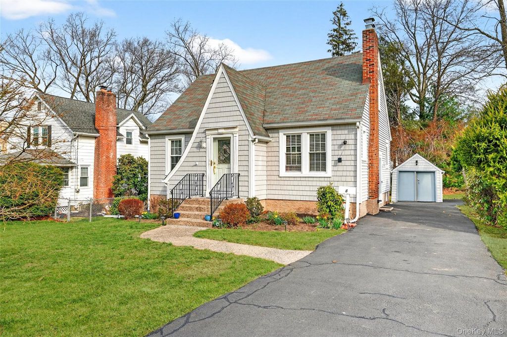 Photo of 8 W Palisades Avenue, Nanuet, NY 10954 (MLS # 969970)