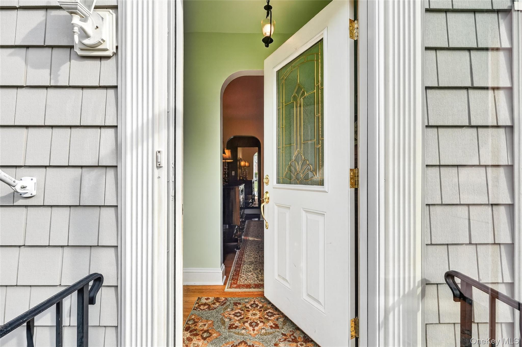 8 W Palisades Avenue