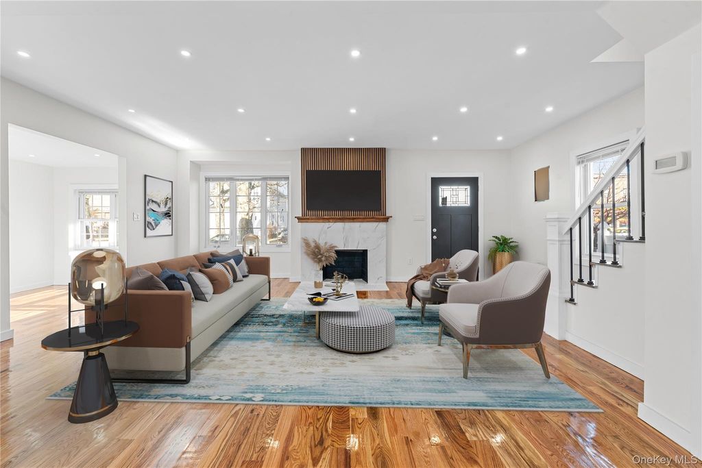 Photo of 190-10 114th Drive, Saint Albans, NY 11412 (MLS # 943198)