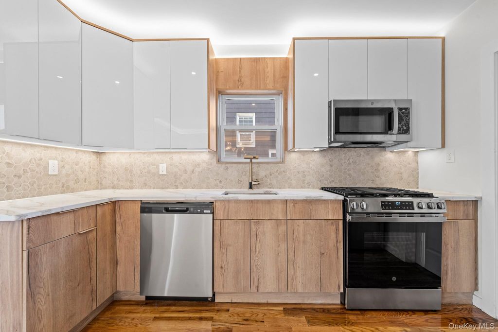 Photo of 190-10 114th Drive, Saint Albans, NY 11412 (MLS # 943198)