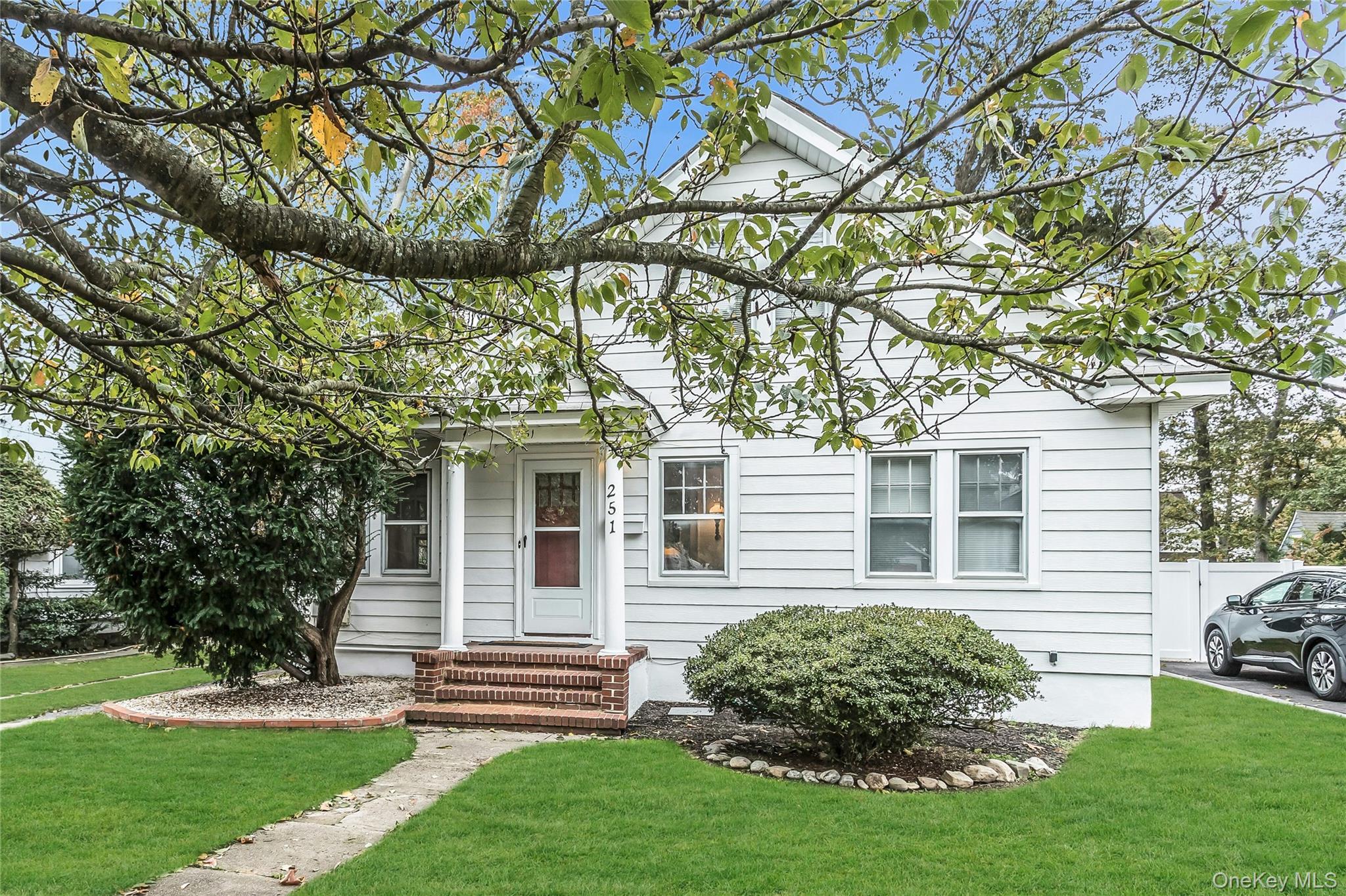 251 N Long Beach Avenue