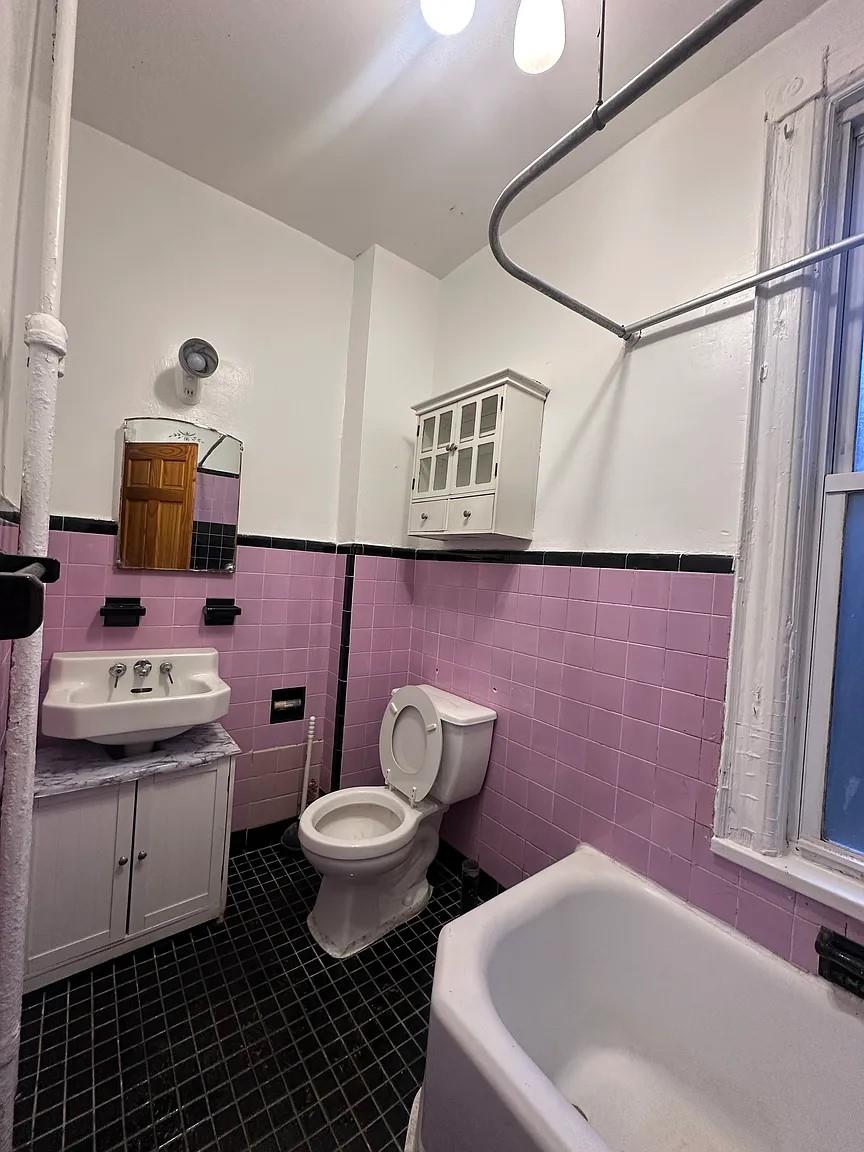 Rental Property at Barker Avenue 2, Bronx, New York - Bedrooms: 3 
Bathrooms: 1  - $2,900 MO.