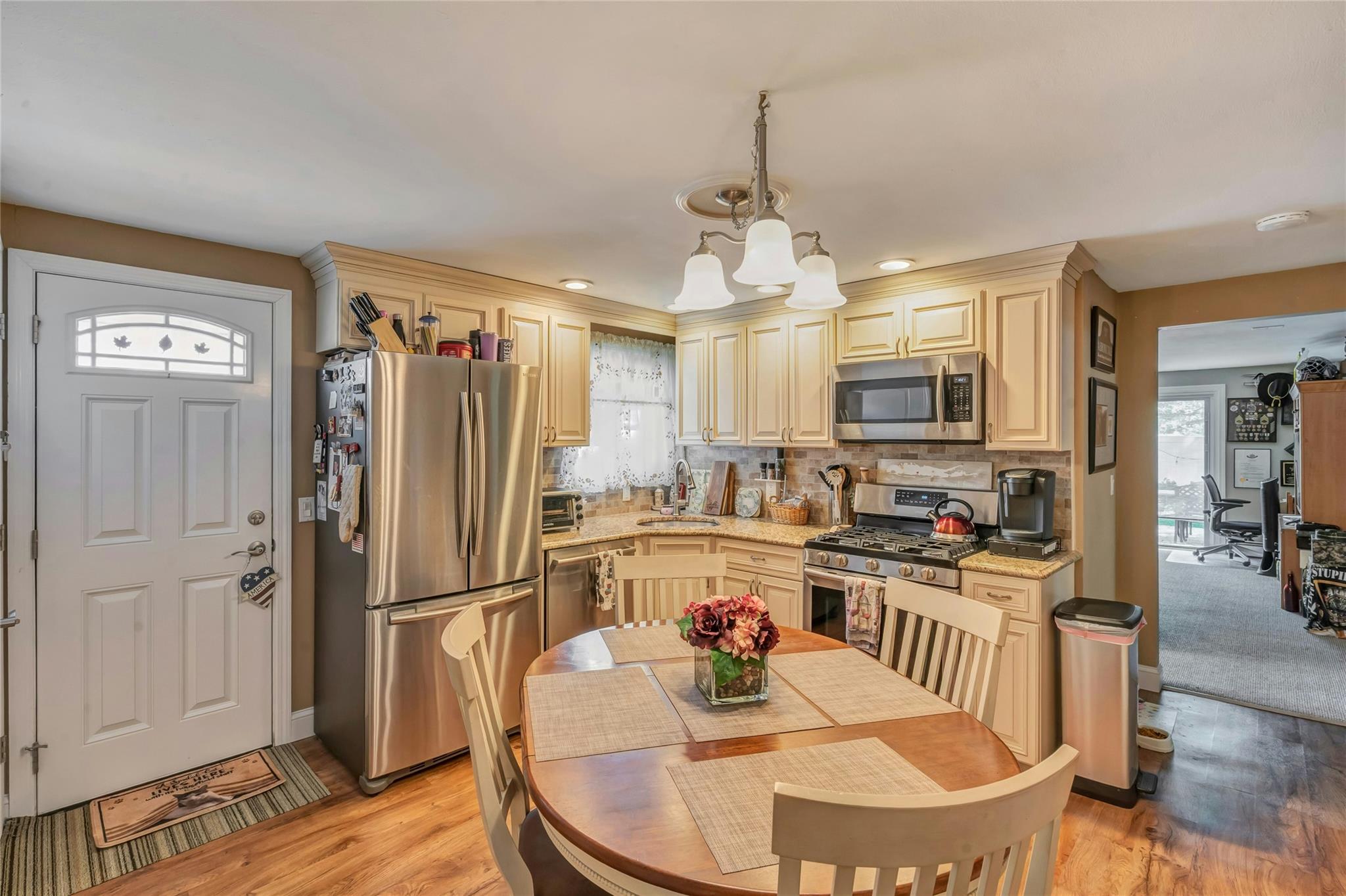2375 Bayview Avenue, Wantagh, New York image 16