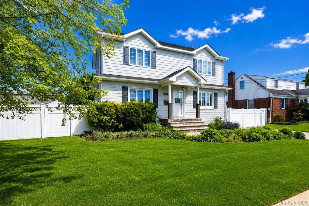 Photo of 140 Euclid Avenue, Massapequa, NY 11758 (MLS # 1005514)