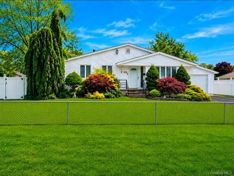 Homes For Sale - 170 W 9th Street<br/> Deer Park, NY 11729