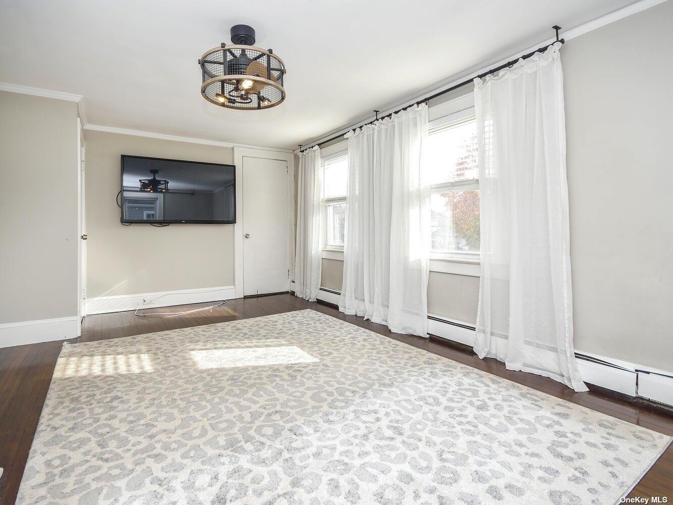 Port Washington, New York 11050, United States, 3 Bedrooms Bedrooms, ,1 BathroomBathrooms,Residential,Active,85541