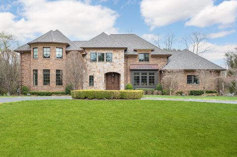 24 The Pines Old Westbury NY 11568